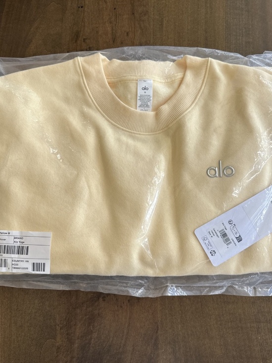 ALO Yoga Tops - Alo Yoga Accolade Crew Neck Pullover Candlelight Yellow Size Medium